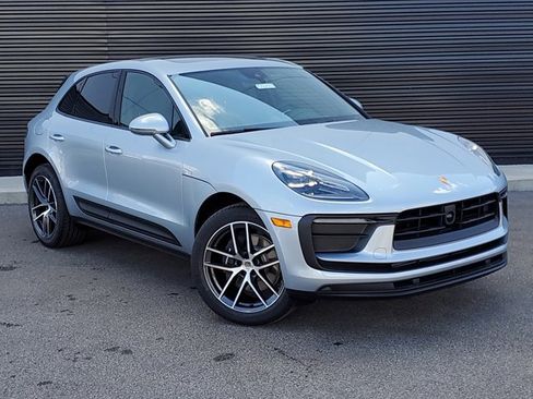 Used 2025 Porsche Macan image 9