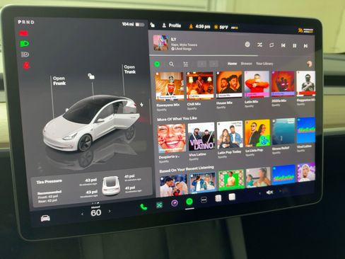 Used 2023 Tesla Model 3 Standard Range image 18