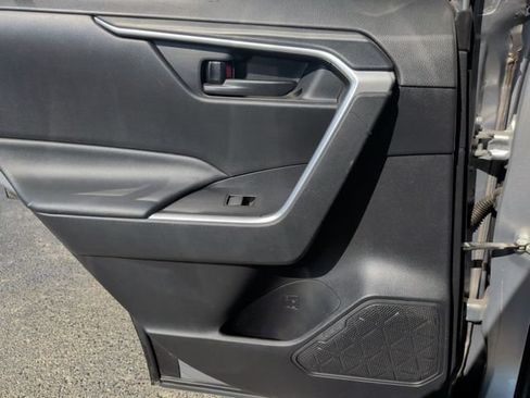 Used 2020 Toyota RAV4 LE FWD image 27