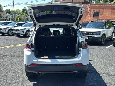 Used 2023 Jeep Compass Limited w/ Sun and Sound Group AWD/4WD image 9