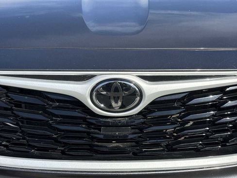 Used 2023 Toyota Highlander LE FWD image 30