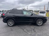 Used 2018 Jeep Cherokee Latitude Plus w/ Cold Weather Group image 4