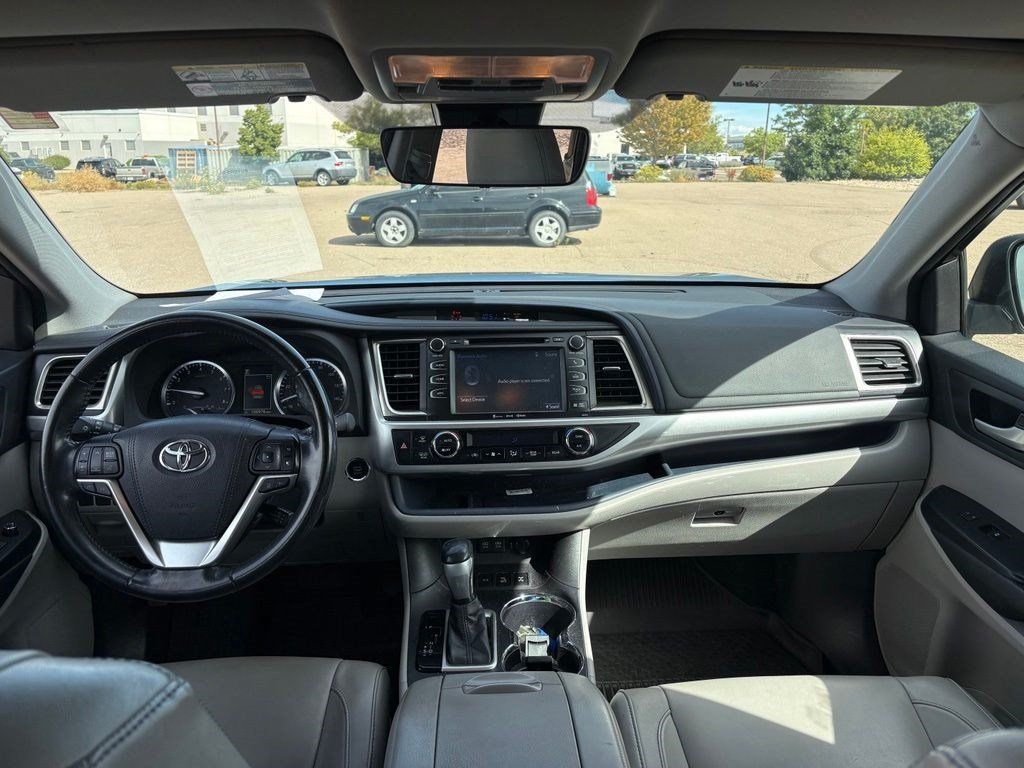 Used 2017 Toyota Highlander XLE AWD/4WD image 14