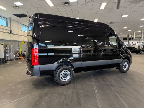 Used 2025 Mercedes-Benz Sprinter 2500 image 5