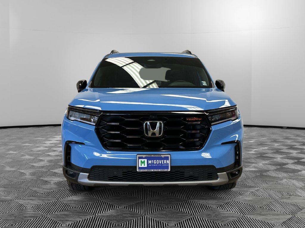 Used 2025 Honda Pilot TrailSport image 8