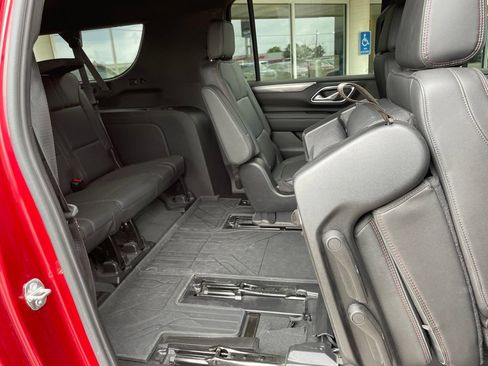 Used 2024 Chevrolet Suburban RST w/ Luxury Package AWD/4WD image 31