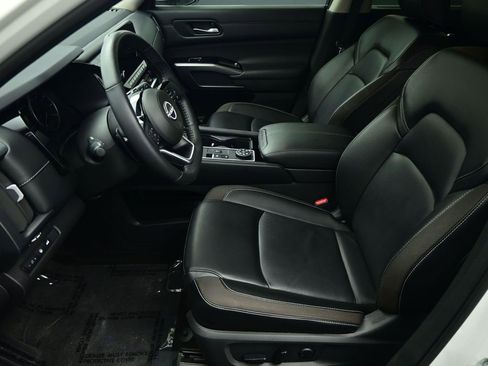 Used 2024 Nissan Pathfinder SL image 24