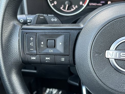 Used 2024 Nissan Rogue SV image 27