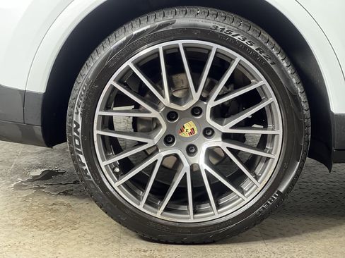 Certified 2023 Porsche Cayenne image 14