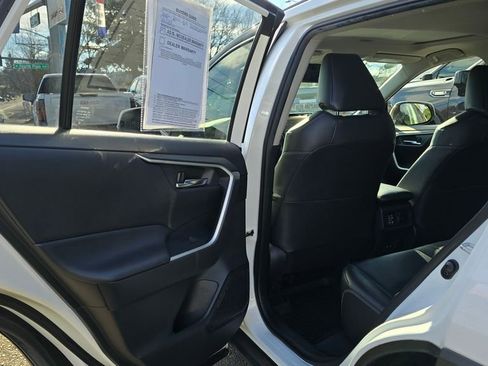 Used 2019 Toyota RAV4 XLE Premium image 19
