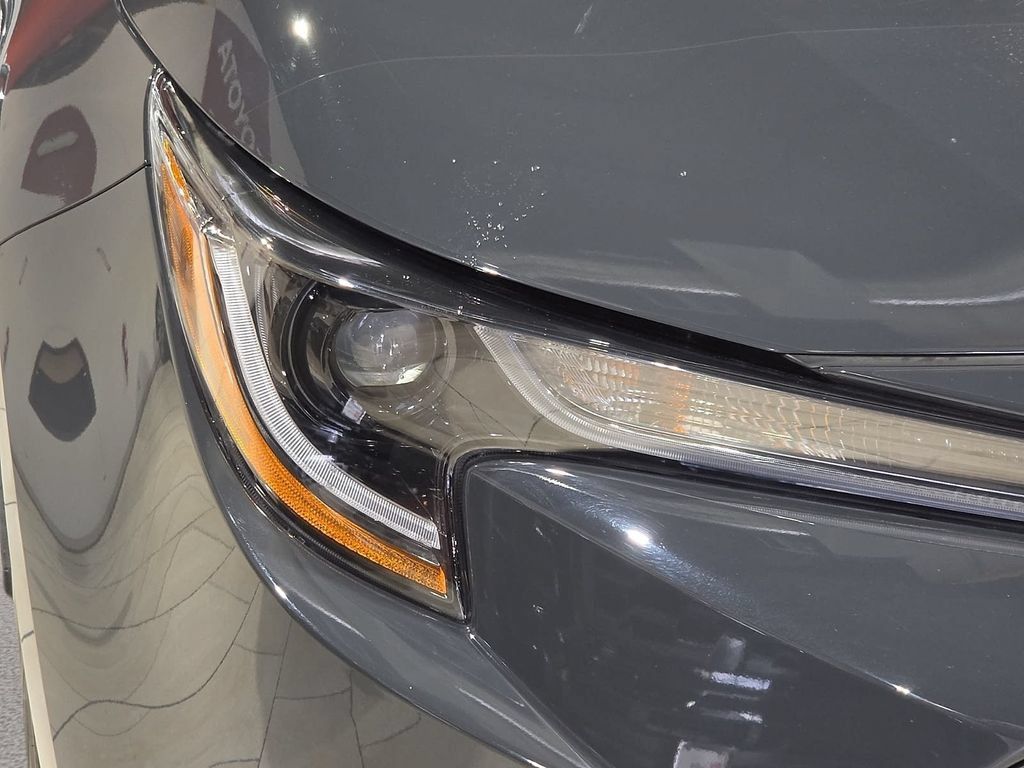 Certified 2025 Toyota Corolla LE FWD image 8