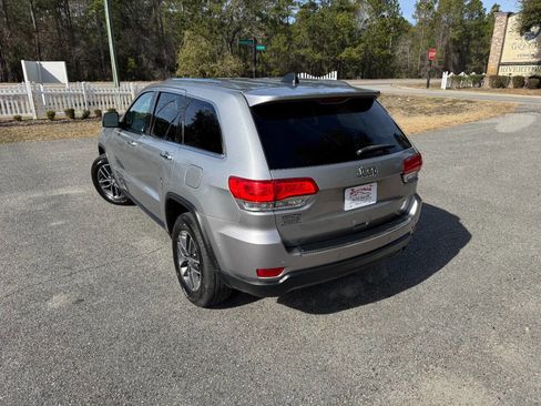 Used 2017 Jeep Grand Cherokee Limited image 4