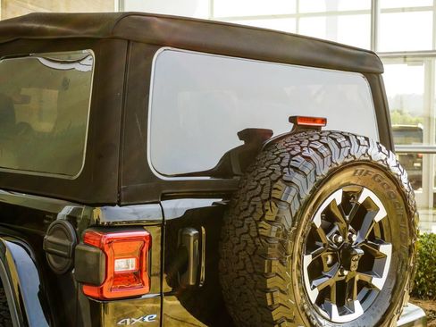 Used 2024 Jeep Wrangler Unlimited Rubicon 4xe AWD/4WD image 12