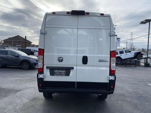 New 2024 RAM ProMaster 2500 w/ Convenience Group image 10