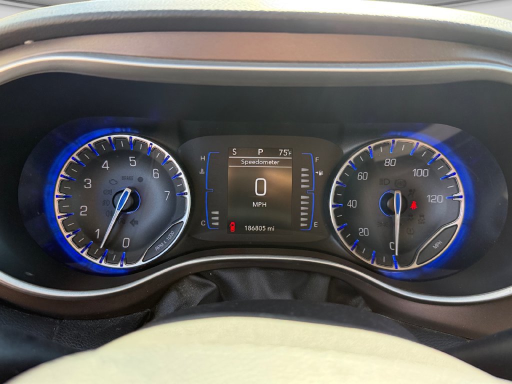 Used 2018 Chrysler Pacifica Touring-L FWD image 12