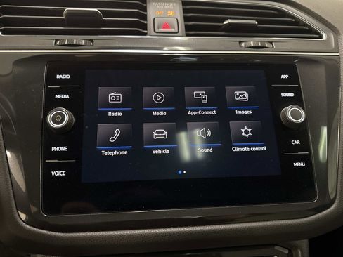 Used 2020 Volkswagen Tiguan SE image 56