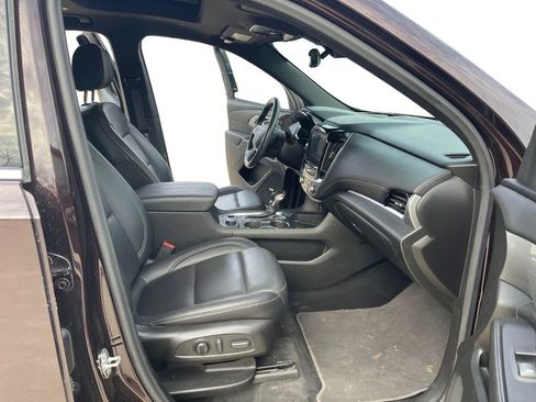Used 2022 Chevrolet Traverse LT w/ LT Premium Package image 15