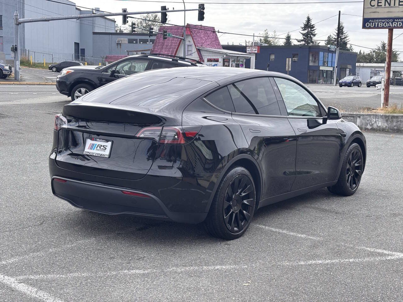 Used 2024 Tesla Model Y Long Range AWD/4WD image 5