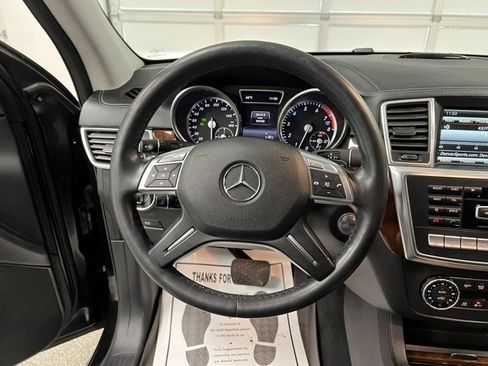Used 2014 Mercedes-Benz GL 550 4MATIC image 30