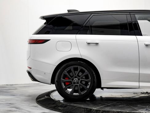 Used 2025 Land Rover Range Rover Sport Dynamic SE image 17