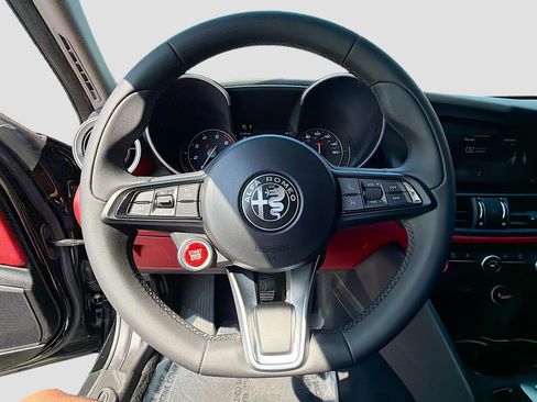 Used 2021 Alfa Romeo Giulia Sprint w/ Sun & Sound Package image 35