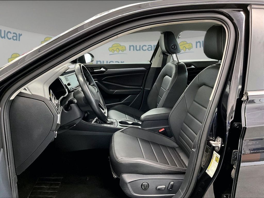 Used 2024 Volkswagen Jetta SE FWD image 10
