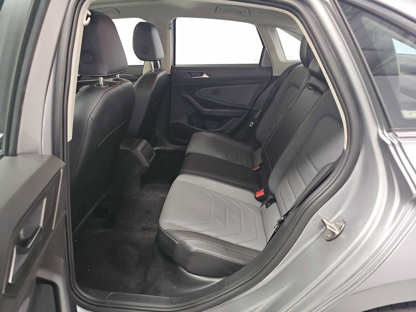 Used 2026 Volkswagen Jetta SEL FWD image 13