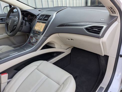 Used 2017 Lincoln MKZ Select w/ Select Plus Package AWD/4WD image 4