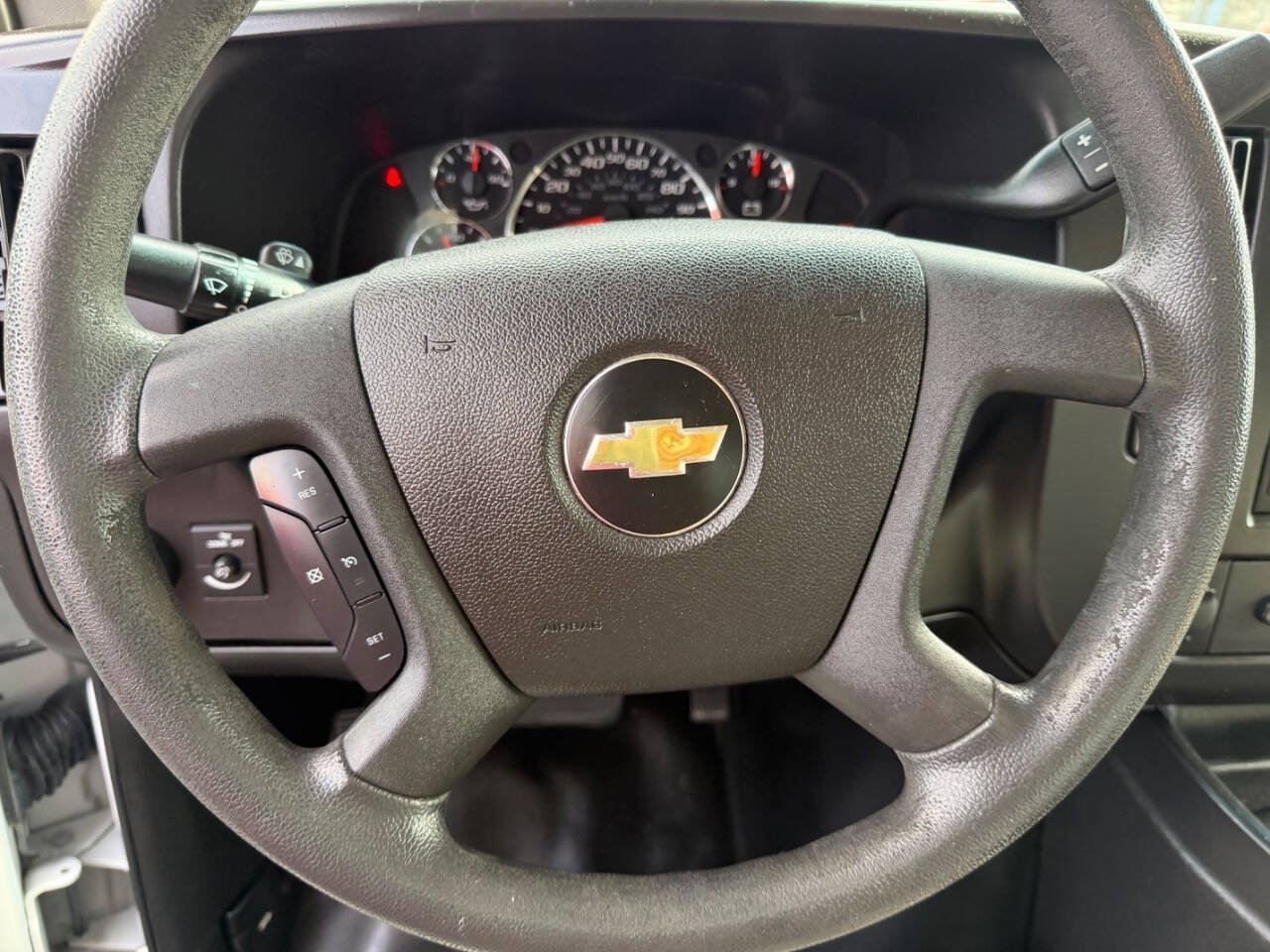 Used 2017 Chevrolet Express 3500 RWD image 12