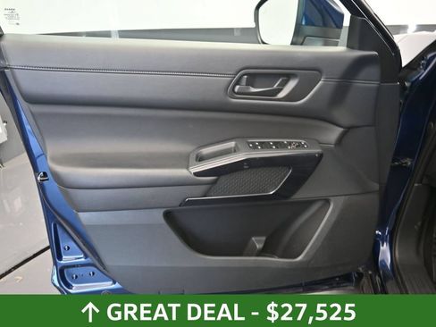 Used 2025 Nissan Pathfinder SV FWD image 19