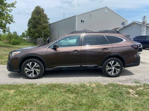 Used 2022 Subaru Outback Limited AWD/4WD image 2