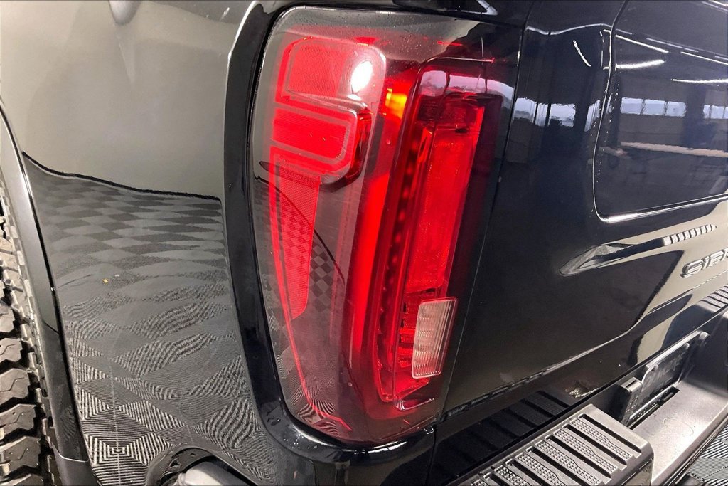 Used 2023 GMC Sierra 2500 AT4 w/ AT4 Premium Plus Package AWD/4WD image 21
