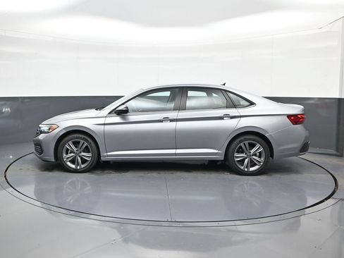 Used 2024 Volkswagen Jetta SE FWD image 5