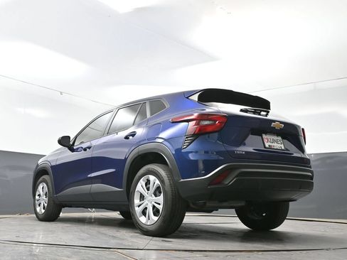 Used 2024 Chevrolet Trax LS FWD image 79