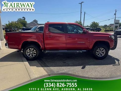 Used 2017 Toyota Tacoma SR5 w/ Tow Package image 5