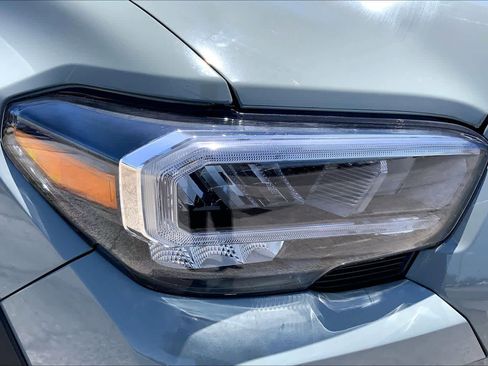 Used 2023 Toyota Tacoma TRD Off-Road w/ Technology Package AWD/4WD image 27