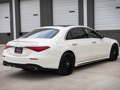 Used 2022 Mercedes-Benz S 580 4MATIC Sedan w/ AMG Line Package image 9