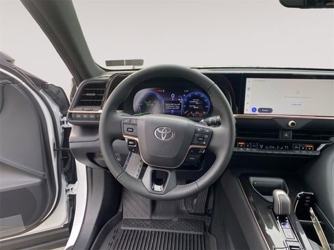 New 2025 Toyota Crown Signia image 12