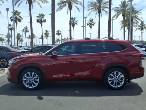 Used 2022 Toyota Highlander Limited FWD image 7