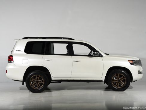 Used 2021 Toyota Land Cruiser Heritage Edition AWD/4WD image 9