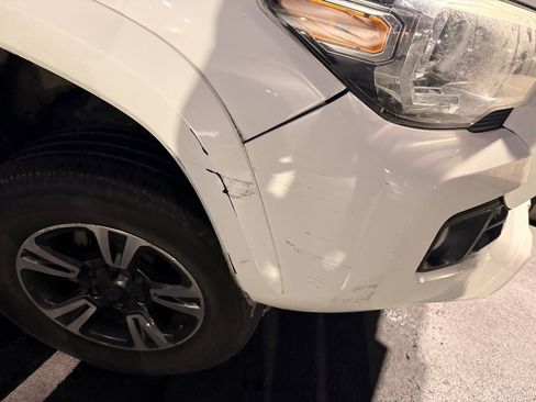 Used 2017 Toyota Tacoma TRD Sport w/ Tow Package image 11