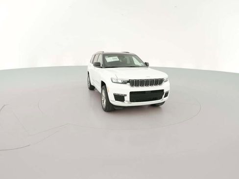 New 2025 Jeep Grand Cherokee L Summit w/ Luxury Tech Group V image 17