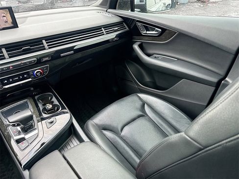 Used 2018 Audi Q7 3.0T Prestige image 26