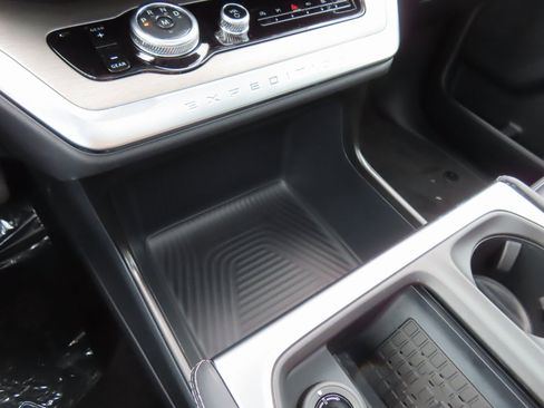 New 2025 Ford Expedition Platinum w/ Driver's Package image 17