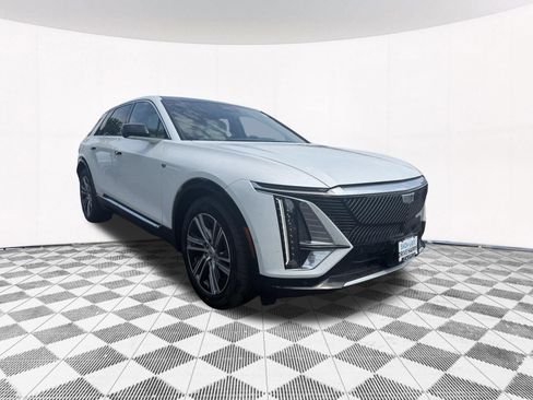 Used 2024 Cadillac Lyriq Luxury AWD/4WD image 4