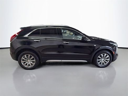 Used 2020 Cadillac XT4 Premium Luxury w/ Cold Weather Package image 8