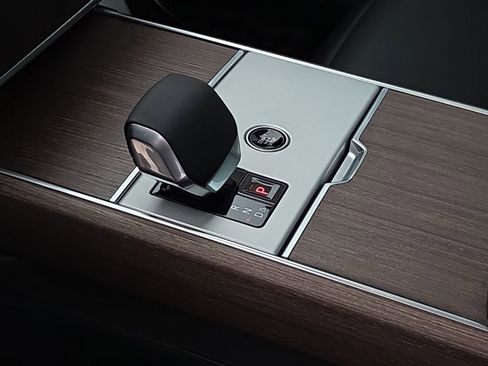 New 2026 Land Rover Range Rover SE image 13