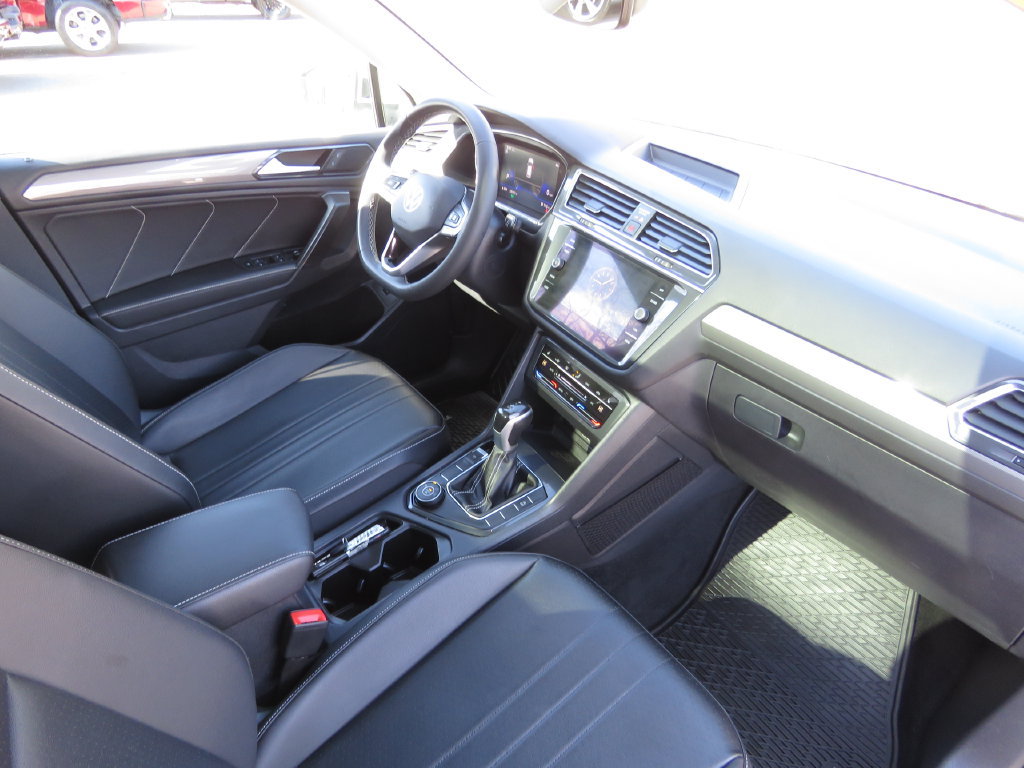 Used 2022 Volkswagen Tiguan SE AWD/4WD image 14