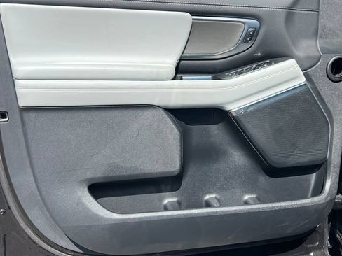 Used 2025 Ford Expedition Platinum AWD/4WD image 16