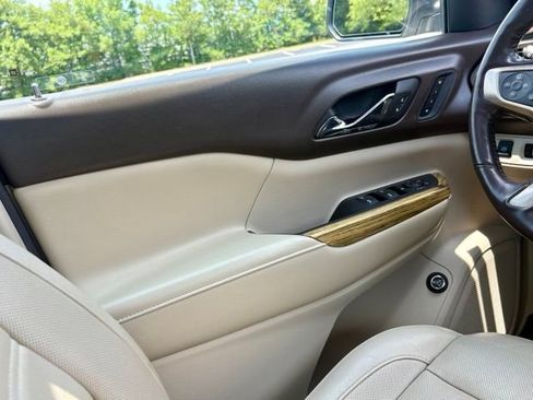 Used 2018 GMC Acadia Denali w/ Technology Package FWD image 22